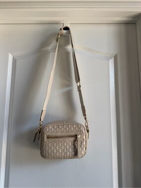 Universal Thread Woven Crossbody Bag in Light Beige